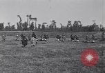 Standbild Französische und britische Infanterie in der Schlacht von Moulin Briete Ersten Weltkrieg Belgien, 1916, aus Sekunde 60 historischem Filmmaterial Videoclip 65675027544
