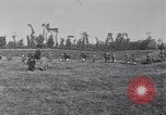 Standbild Französische und britische Infanterie in der Schlacht von Moulin Briete Ersten Weltkrieg Belgien, 1916, aus Sekunde 62 historischem Filmmaterial Videoclip 65675027544