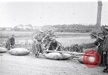 Image radeaux faite de perches et de sacs de toile Belgique, 1915, de la seconde 10 séquences d'archives historiques vidéo 65675027547