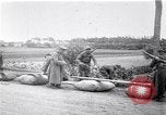 Image radeaux faite de perches et de sacs de toile Belgique, 1915, de la seconde 12 séquences d'archives historiques vidéo 65675027547