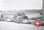 Image radeaux faite de perches et de sacs de toile Belgique, 1915, de la seconde 14 séquences d'archives historiques vidéo 65675027547