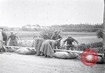 Image radeaux faite de perches et de sacs de toile Belgique, 1915, de la seconde 16 séquences d'archives historiques vidéo 65675027547