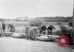 Image radeaux faite de perches et de sacs de toile Belgique, 1915, de la seconde 18 séquences d'archives historiques vidéo 65675027547