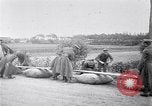 Image radeaux faite de perches et de sacs de toile Belgique, 1915, de la seconde 20 séquences d'archives historiques vidéo 65675027547