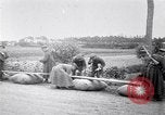 Image radeaux faite de perches et de sacs de toile Belgique, 1915, de la seconde 28 séquences d'archives historiques vidéo 65675027547