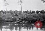 Image radeaux faite de perches et de sacs de toile Belgique, 1915, de la seconde 31 séquences d'archives historiques vidéo 65675027547