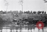 Image radeaux faite de perches et de sacs de toile Belgique, 1915, de la seconde 32 séquences d'archives historiques vidéo 65675027547
