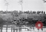 Image radeaux faite de perches et de sacs de toile Belgique, 1915, de la seconde 35 séquences d'archives historiques vidéo 65675027547
