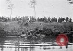 Image radeaux faite de perches et de sacs de toile Belgique, 1915, de la seconde 36 séquences d'archives historiques vidéo 65675027547