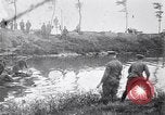 Image radeaux faite de perches et de sacs de toile Belgique, 1915, de la seconde 40 séquences d'archives historiques vidéo 65675027547