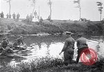 Image radeaux faite de perches et de sacs de toile Belgique, 1915, de la seconde 41 séquences d'archives historiques vidéo 65675027547