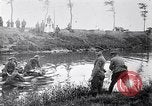 Image radeaux faite de perches et de sacs de toile Belgique, 1915, de la seconde 42 séquences d'archives historiques vidéo 65675027547
