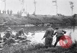 Image radeaux faite de perches et de sacs de toile Belgique, 1915, de la seconde 43 séquences d'archives historiques vidéo 65675027547
