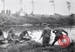 Image radeaux faite de perches et de sacs de toile Belgique, 1915, de la seconde 44 séquences d'archives historiques vidéo 65675027547