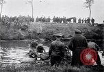 Image radeaux faite de perches et de sacs de toile Belgique, 1915, de la seconde 60 séquences d'archives historiques vidéo 65675027547