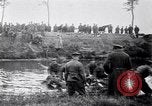 Image radeaux faite de perches et de sacs de toile Belgique, 1915, de la seconde 61 séquences d'archives historiques vidéo 65675027547