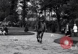 Immagine di Equestrians Inghilterra, 1916, secondo 15 filmato di repertorio 65675027554