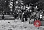 Immagine di Equestrians Inghilterra, 1916, secondo 24 filmato di repertorio 65675027554