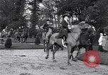 Immagine di Equestrians Inghilterra, 1916, secondo 35 filmato di repertorio 65675027554