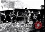 Standbild alte Fischer Sidmouth England, 1916, aus Sekunde 6 historischem Filmmaterial Videoclip 65675027556