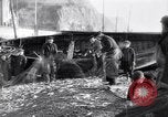 Standbild alte Fischer Sidmouth England, 1916, aus Sekunde 12 historischem Filmmaterial Videoclip 65675027556