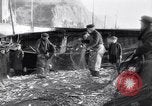 Standbild alte Fischer Sidmouth England, 1916, aus Sekunde 17 historischem Filmmaterial Videoclip 65675027556