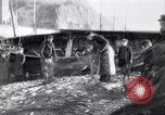 Standbild alte Fischer Sidmouth England, 1916, aus Sekunde 19 historischem Filmmaterial Videoclip 65675027556