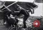 Standbild alte Fischer Sidmouth England, 1916, aus Sekunde 31 historischem Filmmaterial Videoclip 65675027556