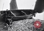 Standbild alte Fischer Sidmouth England, 1916, aus Sekunde 33 historischem Filmmaterial Videoclip 65675027556