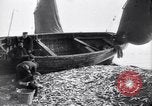 Standbild alte Fischer Sidmouth England, 1916, aus Sekunde 36 historischem Filmmaterial Videoclip 65675027556