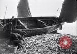Standbild alte Fischer Sidmouth England, 1916, aus Sekunde 37 historischem Filmmaterial Videoclip 65675027556