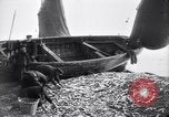 Standbild alte Fischer Sidmouth England, 1916, aus Sekunde 38 historischem Filmmaterial Videoclip 65675027556