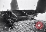 Standbild alte Fischer Sidmouth England, 1916, aus Sekunde 41 historischem Filmmaterial Videoclip 65675027556