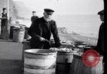Standbild alte Fischer Sidmouth England, 1916, aus Sekunde 48 historischem Filmmaterial Videoclip 65675027556