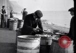 Standbild alte Fischer Sidmouth England, 1916, aus Sekunde 51 historischem Filmmaterial Videoclip 65675027556