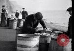 Standbild alte Fischer Sidmouth England, 1916, aus Sekunde 53 historischem Filmmaterial Videoclip 65675027556