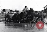 Immagine di Francese soldati prima guerra mondiale cross creek Maurepas Yvelines Francia, 1917, secondo 9 filmato di repertorio 65675027557