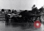 Immagine di Francese soldati prima guerra mondiale cross creek Maurepas Yvelines Francia, 1917, secondo 10 filmato di repertorio 65675027557
