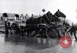 Immagine di Francese soldati prima guerra mondiale cross creek Maurepas Yvelines Francia, 1917, secondo 19 filmato di repertorio 65675027557