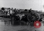 Immagine di Francese soldati prima guerra mondiale cross creek Maurepas Yvelines Francia, 1917, secondo 21 filmato di repertorio 65675027557