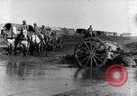 Immagine di Francese soldati prima guerra mondiale cross creek Maurepas Yvelines Francia, 1917, secondo 22 filmato di repertorio 65675027557