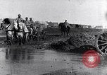 Immagine di Francese soldati prima guerra mondiale cross creek Maurepas Yvelines Francia, 1917, secondo 23 filmato di repertorio 65675027557