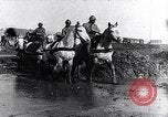 Immagine di Francese soldati prima guerra mondiale cross creek Maurepas Yvelines Francia, 1917, secondo 27 filmato di repertorio 65675027557