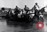 Immagine di Francese soldati prima guerra mondiale cross creek Maurepas Yvelines Francia, 1917, secondo 28 filmato di repertorio 65675027557