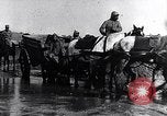 Immagine di Francese soldati prima guerra mondiale cross creek Maurepas Yvelines Francia, 1917, secondo 33 filmato di repertorio 65675027557
