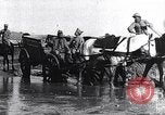 Immagine di Francese soldati prima guerra mondiale cross creek Maurepas Yvelines Francia, 1917, secondo 34 filmato di repertorio 65675027557