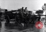 Immagine di Francese soldati prima guerra mondiale cross creek Maurepas Yvelines Francia, 1917, secondo 35 filmato di repertorio 65675027557