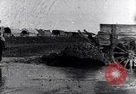 Immagine di Francese soldati prima guerra mondiale cross creek Maurepas Yvelines Francia, 1917, secondo 39 filmato di repertorio 65675027557