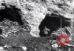 Standbild französischen machine gun emplacement Ersten Weltkrieg Maurepas Yvelines Frankreich, 1917, aus Sekunde 10 historischem Filmmaterial Videoclip 65675027558