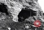 Standbild französischen machine gun emplacement Ersten Weltkrieg Maurepas Yvelines Frankreich, 1917, aus Sekunde 12 historischem Filmmaterial Videoclip 65675027558